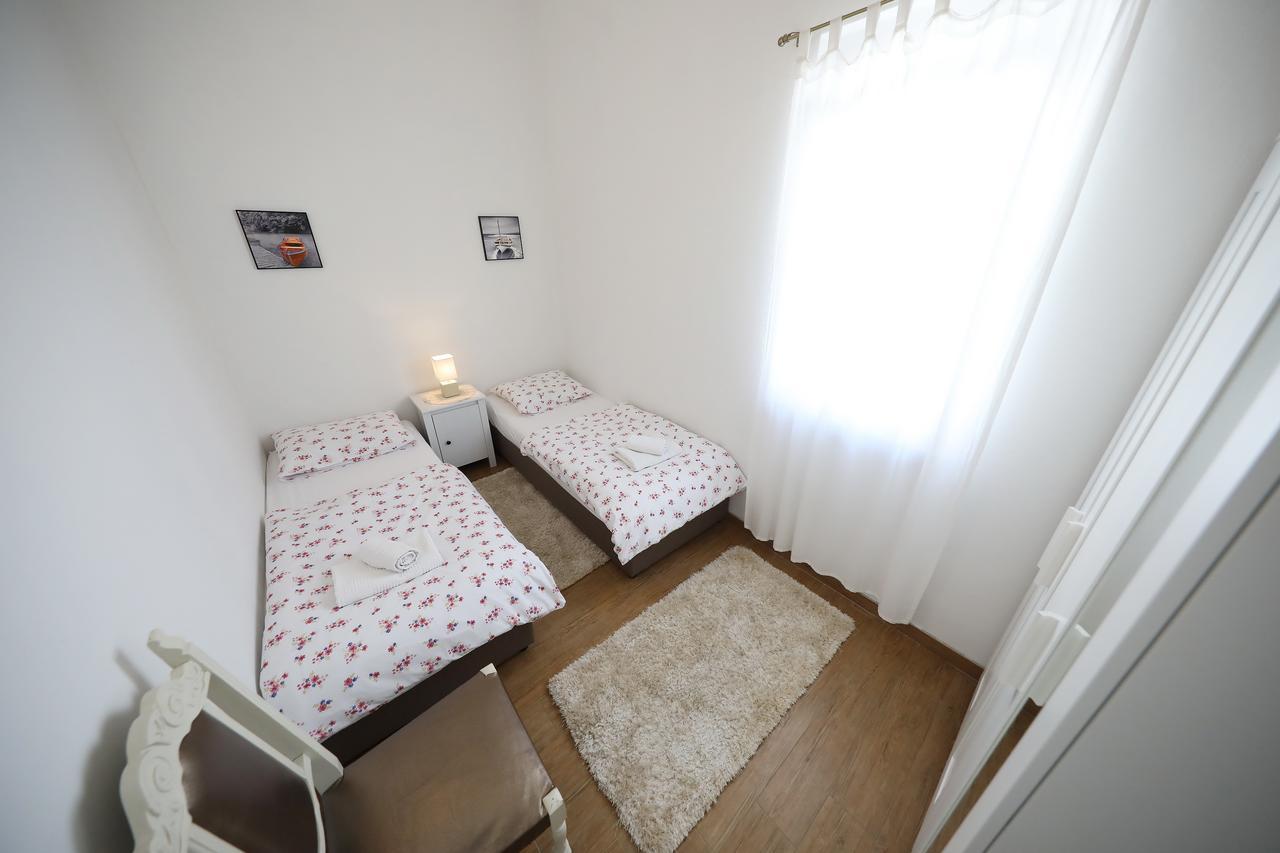 Apartments Mirakul Zadar Bagian luar foto